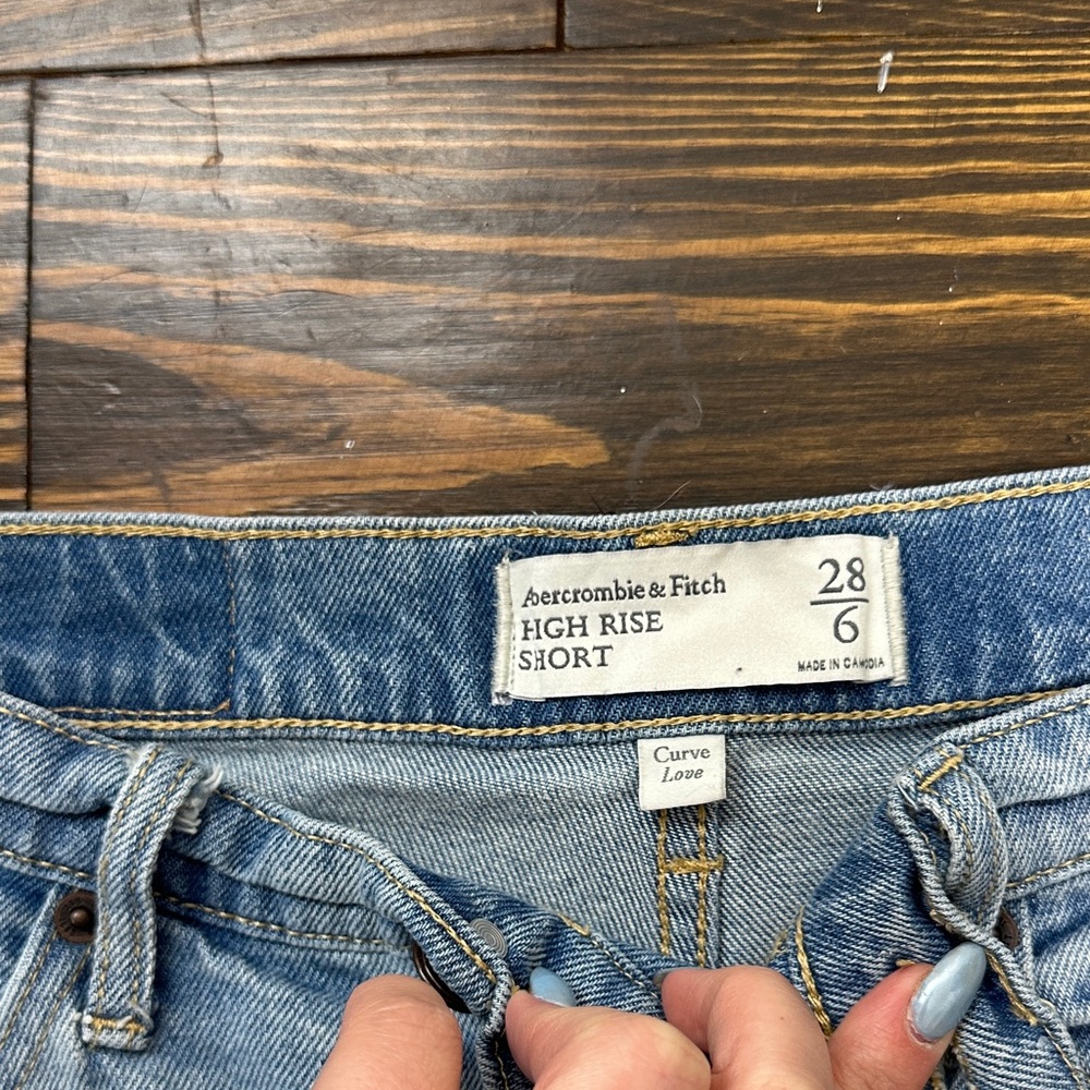 Abercrombie and Fitch Curve Love High Rise Shorts - Picture 2 of 7